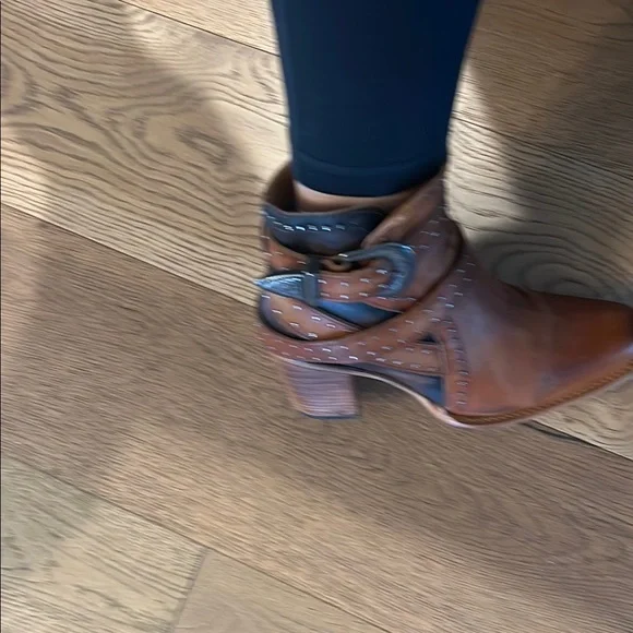 Freebird Patsy size 8 Brown Ankle Boots with Chunky Heel and Decorative Straps - Picture 11 of 13
